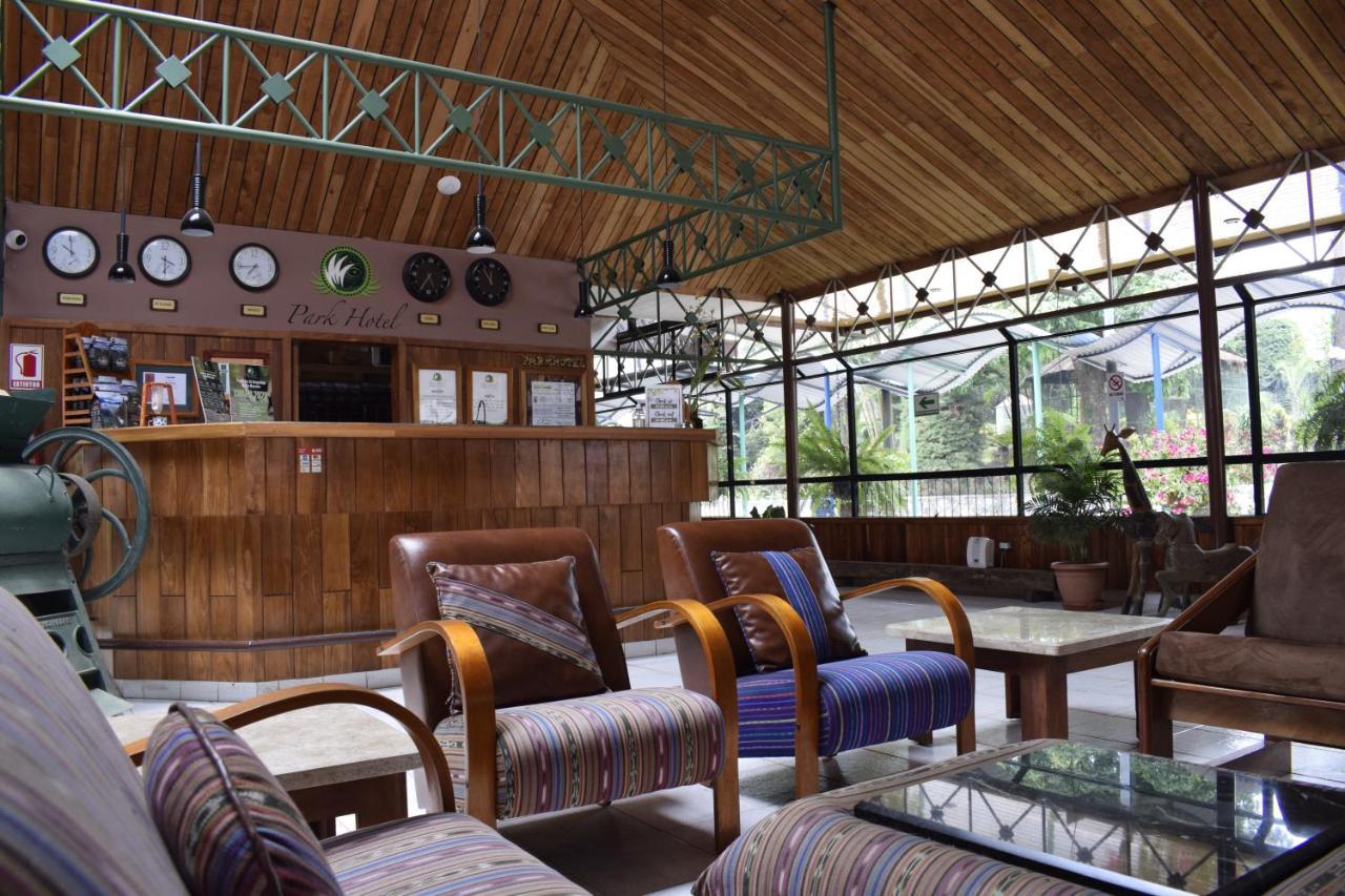 Park Hotel Santa Cruz Verapaz ภายนอก รูปภาพ