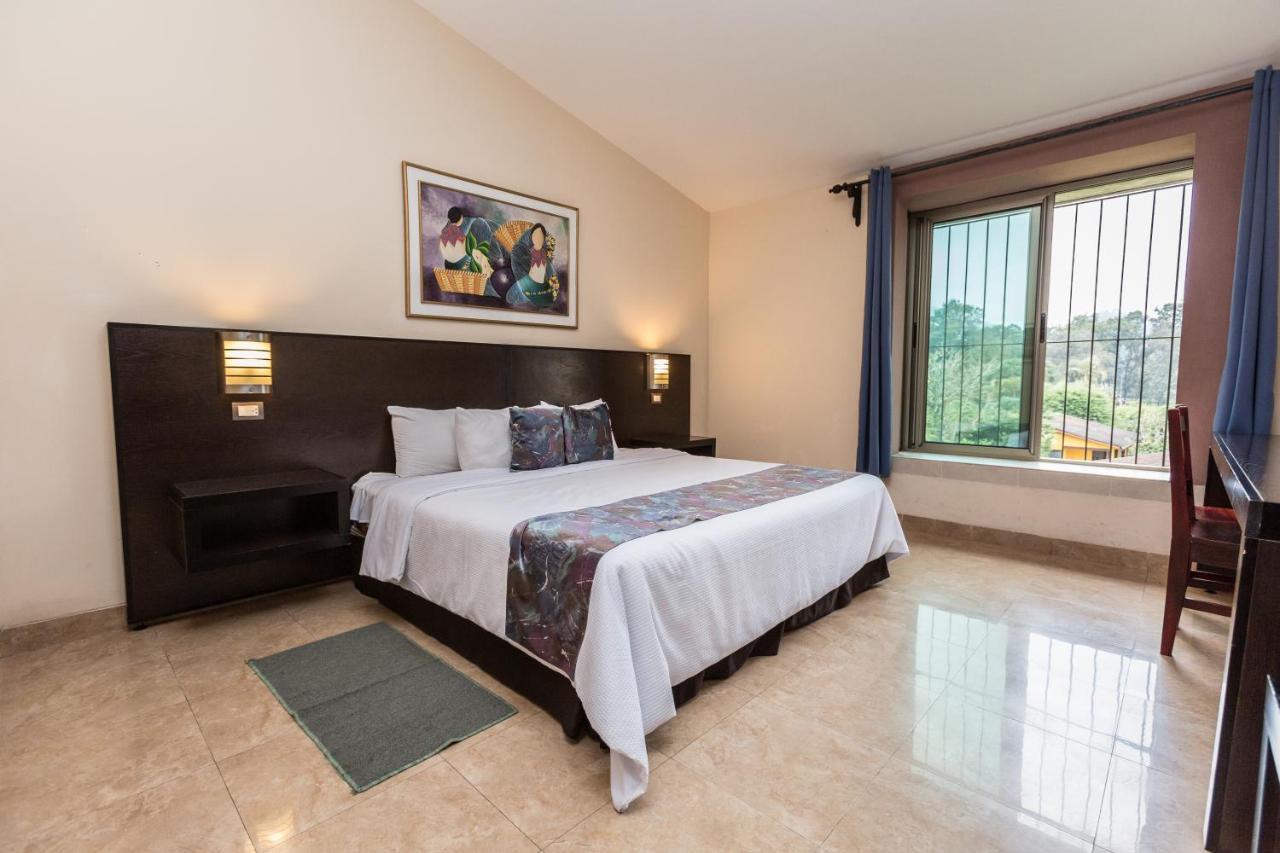 Park Hotel Santa Cruz Verapaz ภายนอก รูปภาพ