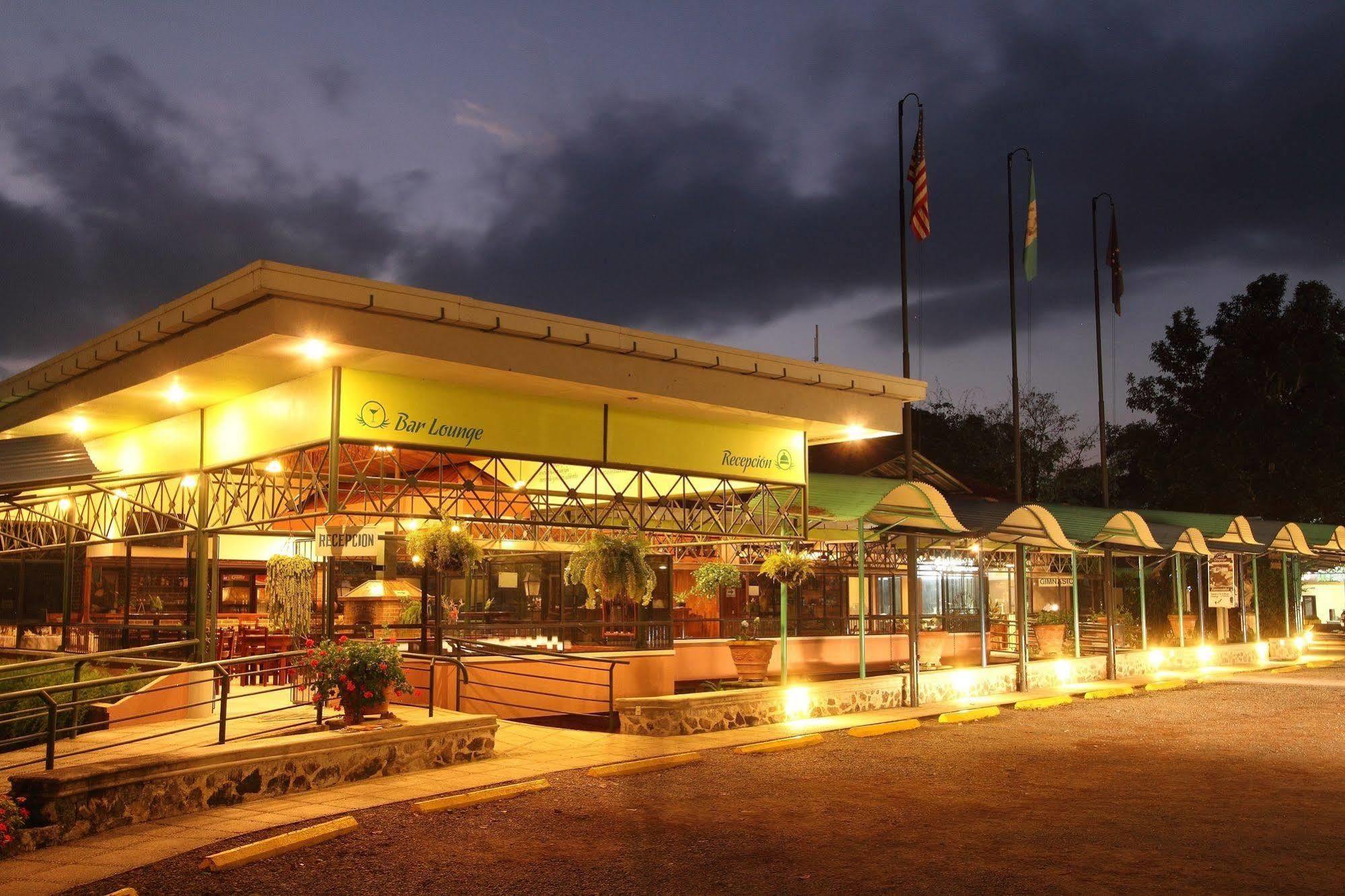 Park Hotel Santa Cruz Verapaz ภายนอก รูปภาพ